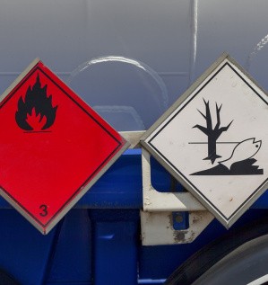 Опасные грузы. Класс– Легковоспламеняющиеся твёрдые вещества. Международные перевозки. 