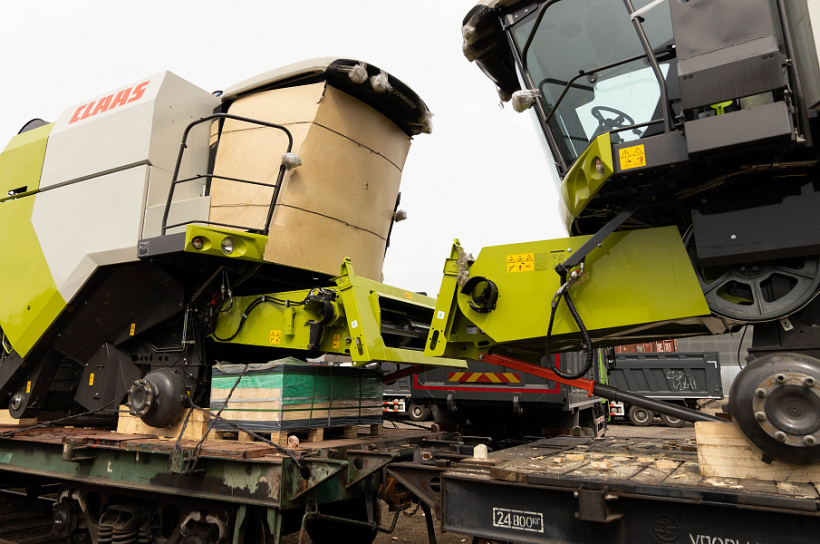 Доставка из Китая в Грузию 6-и комбайнов CLAAS Dominator 260
